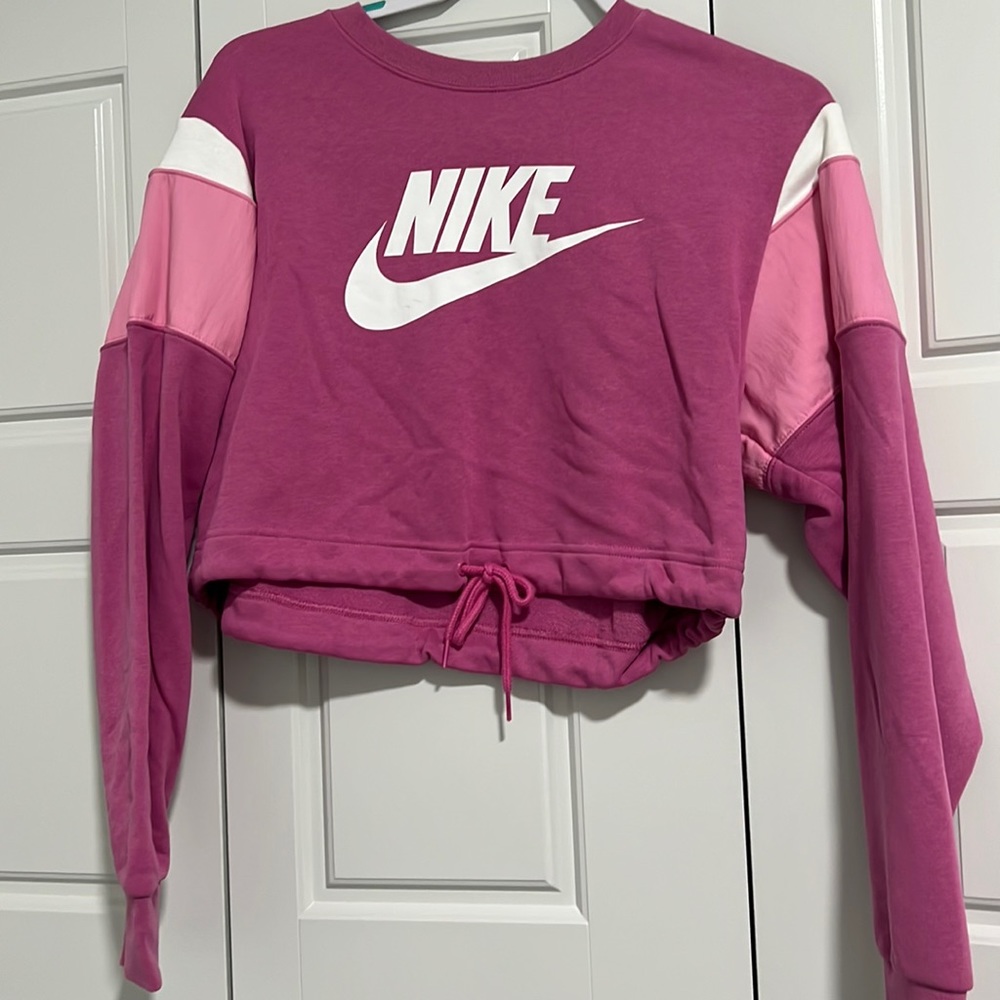 Nike cropped top size small